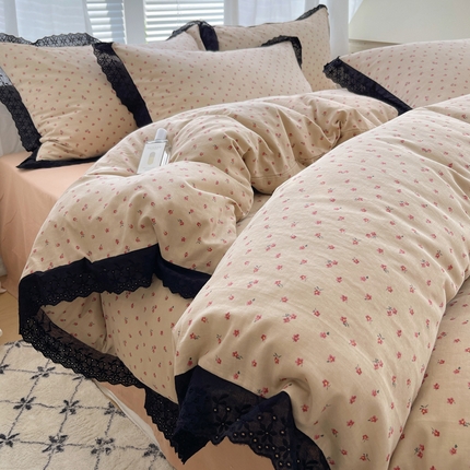 91家纺网 家纺一手货源 找家纺 2025新款全棉黑边双层纱花边款四件套 花边款-韩式小花