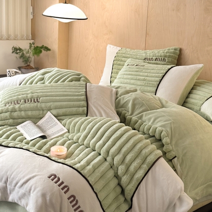 91家纺网 家纺一手货源 找家纺 左视觉 miu风兔毛绒套件样片