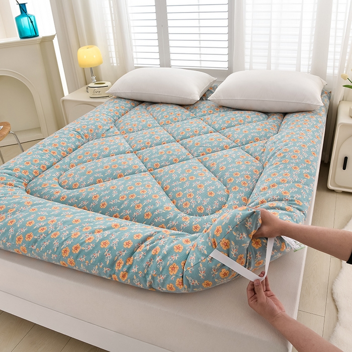 91家纺网 家纺一手货源 找家纺 富威堡家纺 2025新款双层纱棉花床垫 桃花朵朵（蓝）