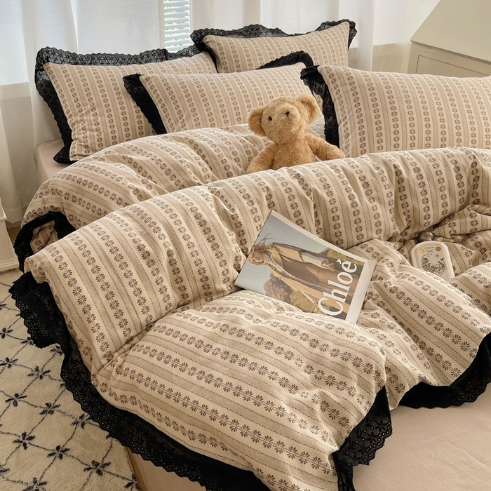 91家纺网 家纺一手货源 找家纺 2025新款全棉黑边双层纱花边款四件套 花边款-画染