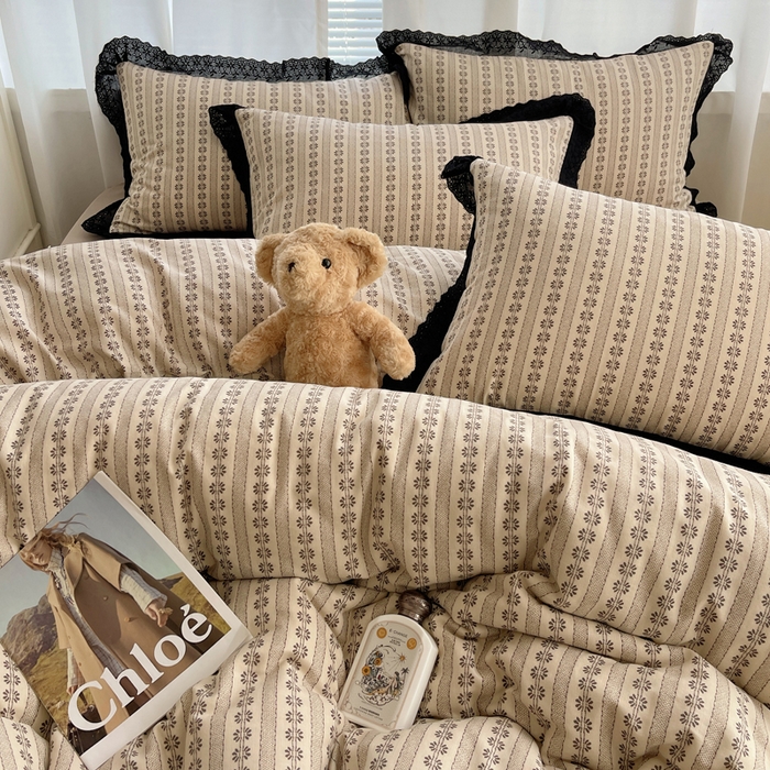 91家纺网 家纺一手货源 找家纺 2025新款全棉黑边双层纱花边款四件套 花边款-画染