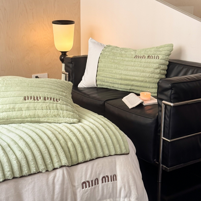 91家纺网 家纺一手货源 找家纺 左视觉 miu风兔毛绒套件样片