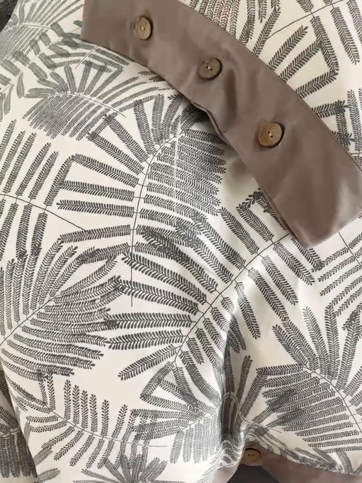 91家纺网 家纺一手货源 找家纺 艾迪尚家纺 2025新款柔丝茸磨毛印花纽扣款四件套 送吊牌奈雪