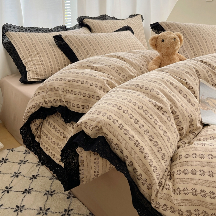 91家纺网 家纺一手货源 找家纺 2025新款全棉黑边双层纱花边款四件套 花边款-画染