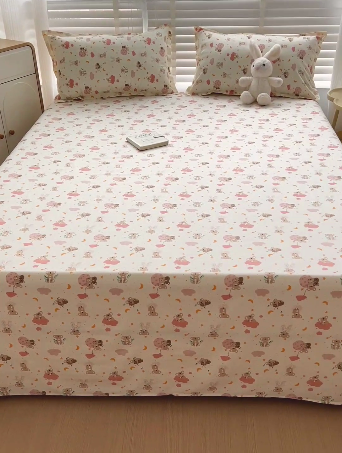 91家纺网 家纺一手货源 找家纺 楠沐家纺  2025新款印花亲肤芦荟棉水洗棉床单系列-床单(第二批) 彩虹猴