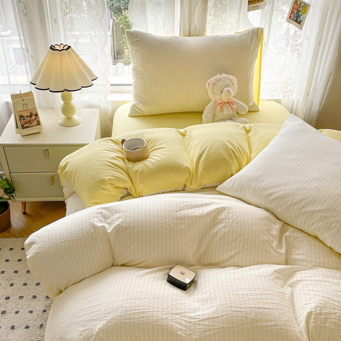 91家纺网 家纺一手货源 找家纺 悦织湾家纺 2025新款水洗棉纯色条纹小眼睛学生宿舍三件套 良品条纹奶黄