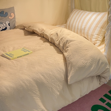 91家纺网 家纺一手货源 找家纺 悦织湾家纺 2025新款水洗棉纯色条纹小眼睛学生宿舍三件套 浅驼中条