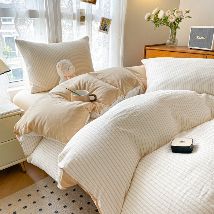 91家纺网 家纺一手货源 找家纺 悦织湾家纺 2025新款水洗棉纯色条纹小眼睛学生宿舍三件套 良品条纹驼