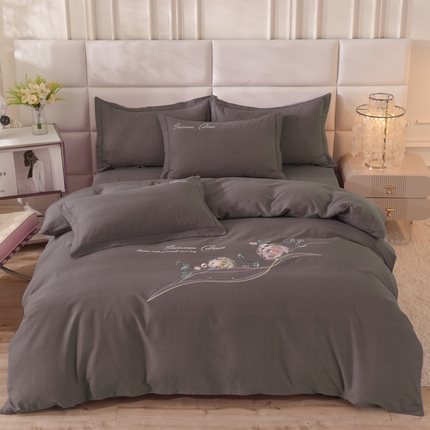 91家纺网 家纺一手货源 找家纺 （总）磨毛世家家纺 2025秋冬新款素色加厚绣花四件套纯色