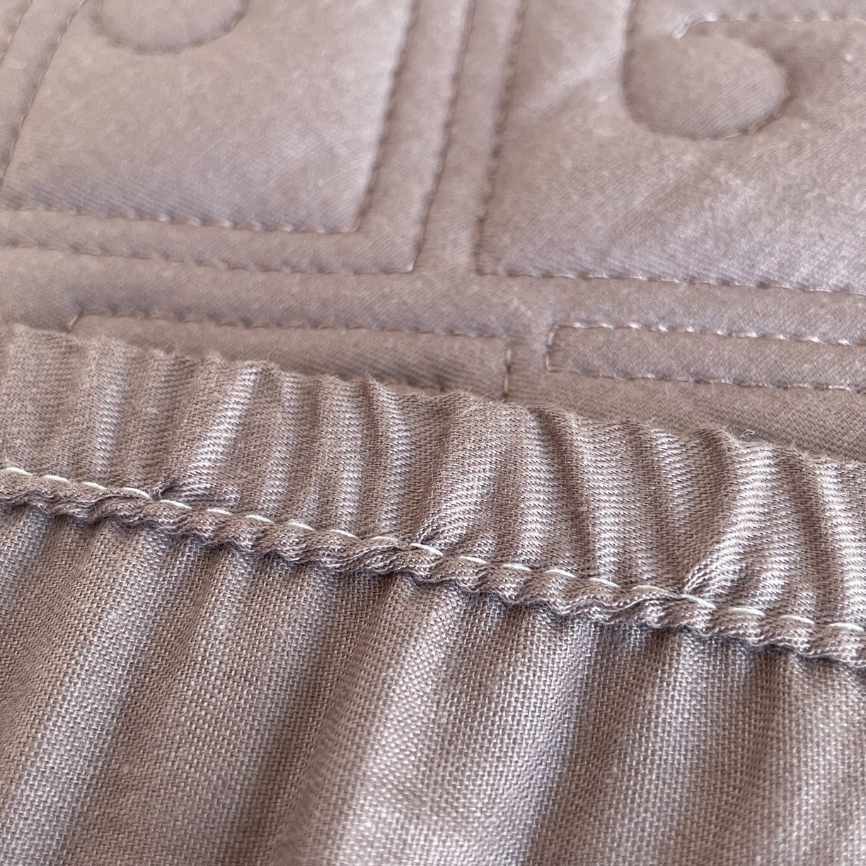 91家纺网 家纺一手货源 找家纺 豪选家纺 2025最新上市秋冬新品爆款国风纯棉新疆棉夹棉床笠四季款   国风-高贵咖色