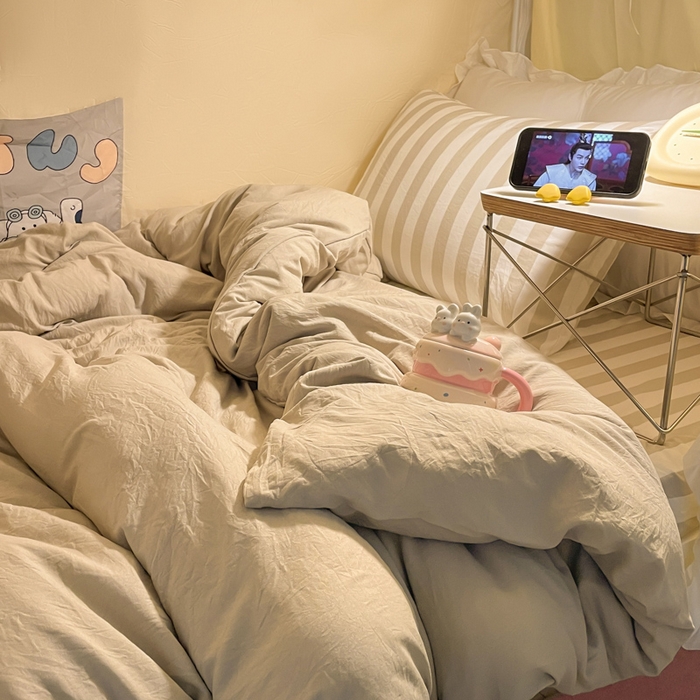 91家纺网 家纺一手货源 找家纺 悦织湾家纺 2025新款水洗棉纯色条纹小眼睛学生宿舍三件套 奶咖中条