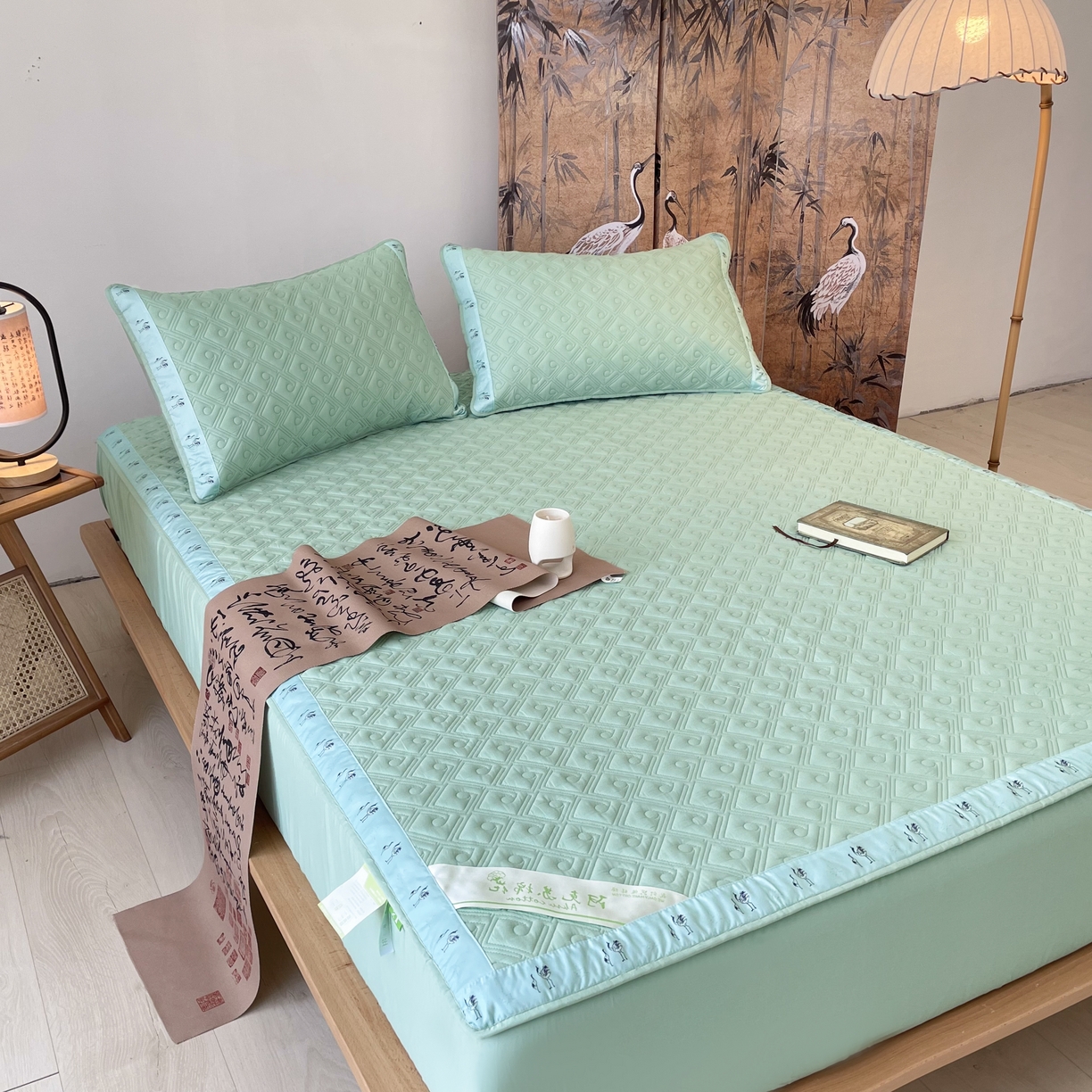 91家纺网 家纺一手货源 找家纺 豪选家纺 2025最新上市秋冬新品爆款国风纯棉新疆棉夹棉床笠四季款   国风-水绿