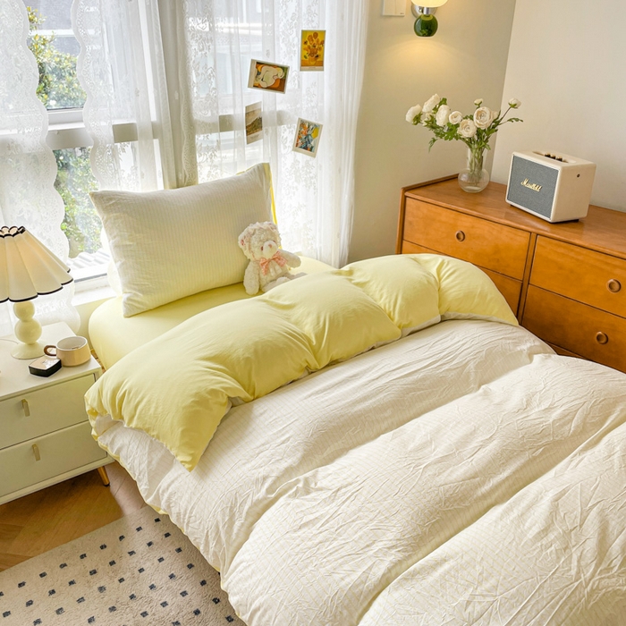 91家纺网 家纺一手货源 找家纺 悦织湾家纺 2025新款水洗棉纯色条纹小眼睛学生宿舍三件套 良品条纹奶黄