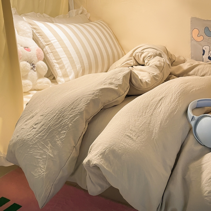 91家纺网 家纺一手货源 找家纺 悦织湾家纺 2025新款水洗棉纯色条纹小眼睛学生宿舍三件套 奶咖中条