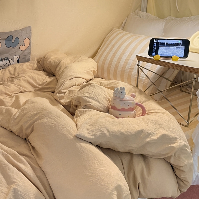 91家纺网 家纺一手货源 找家纺 悦织湾家纺 2025新款水洗棉纯色条纹小眼睛学生宿舍三件套 浅驼中条