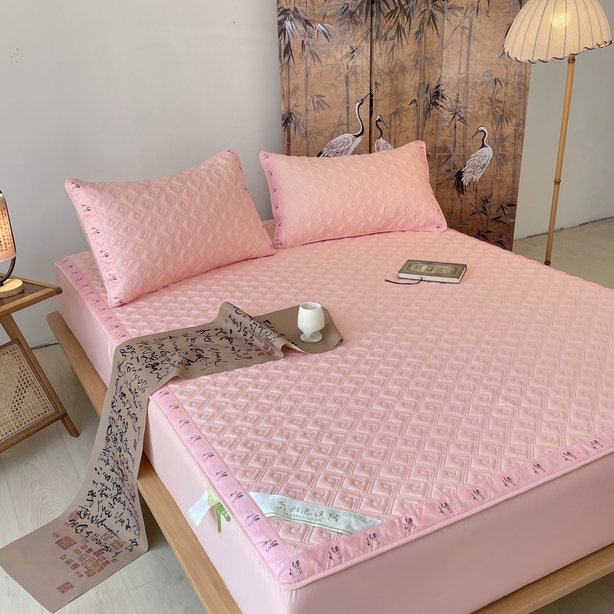 91家纺网 家纺一手货源 找家纺 豪选家纺 2025最新上市秋冬新品爆款国风纯棉新疆棉夹棉床笠四季款   国风-玉色