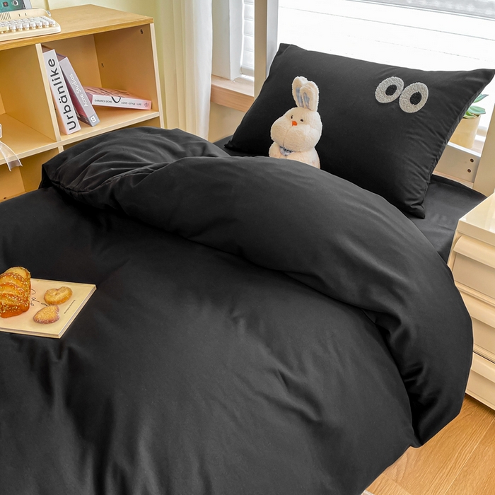 91家纺网 家纺一手货源 找家纺 悦织湾家纺 2025新款水洗棉纯色条纹小眼睛学生宿舍三件套 小眼睛酷黑