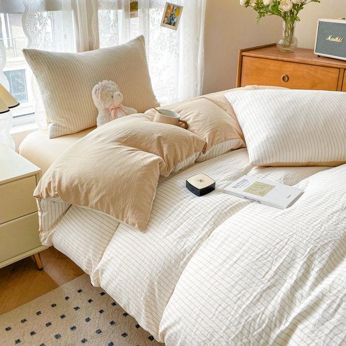 91家纺网 家纺一手货源 找家纺 悦织湾家纺 2025新款水洗棉纯色条纹小眼睛学生宿舍三件套 良品条纹驼