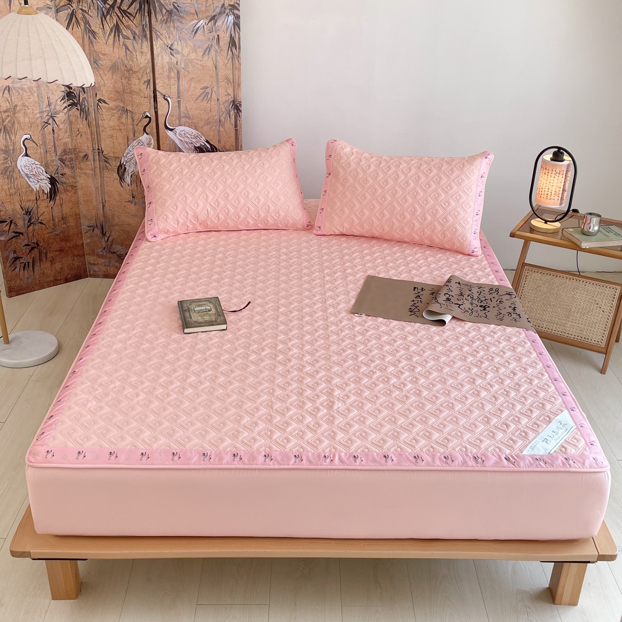 91家纺网 家纺一手货源 找家纺 豪选家纺 2025最新上市秋冬新品爆款国风纯棉新疆棉夹棉床笠四季款   国风-玉色