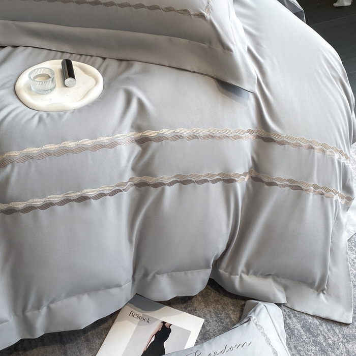 91家纺网 家纺一手货源 找家纺  青柚 2024新款亲肤棉磨毛轻奢刺绣四件套-邂逅 邂逅-绅士灰