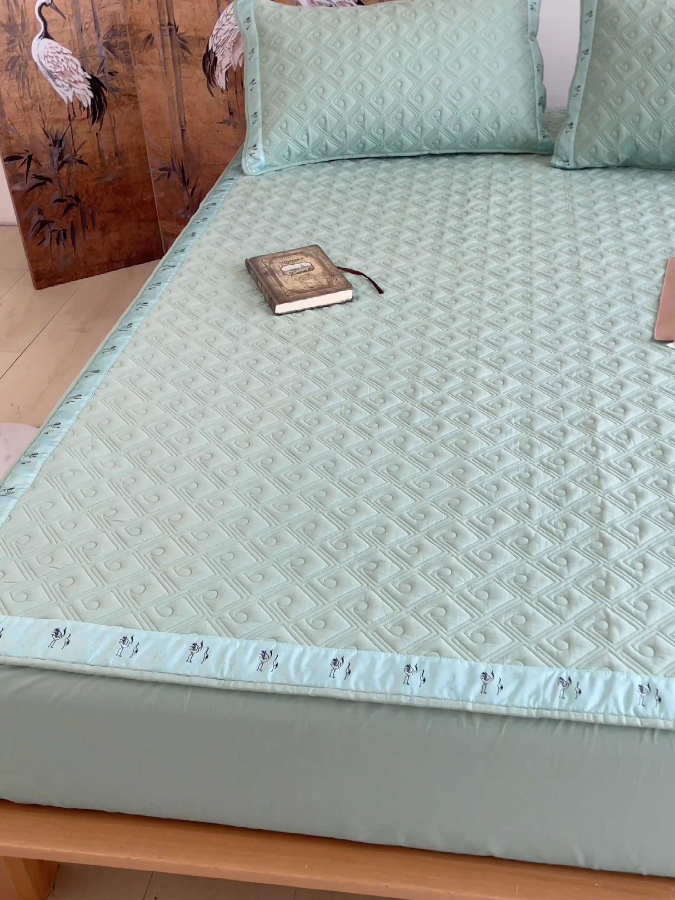 91家纺网 家纺一手货源 找家纺 豪选家纺 2025最新上市秋冬新品爆款国风纯棉新疆棉夹棉床笠四季款   国风-水绿