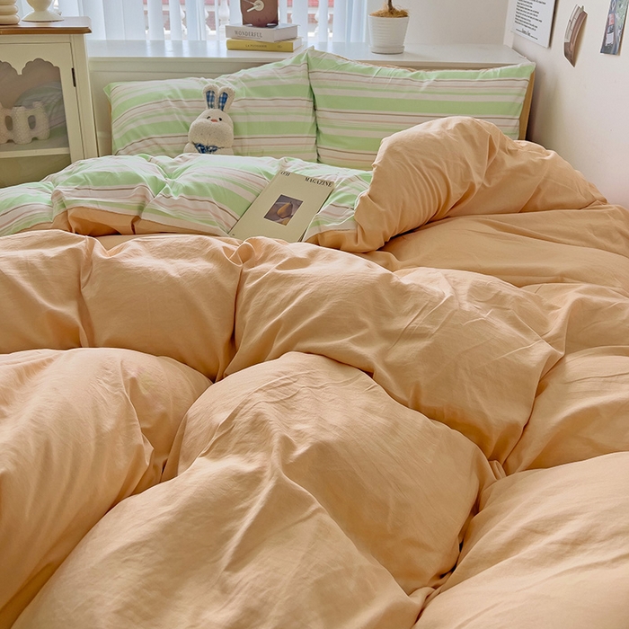 91家纺网 家纺一手货源 找家纺 卡迪熊家纺 2024新款亲肤水洗m学生四件套 条纹-绿拼杏