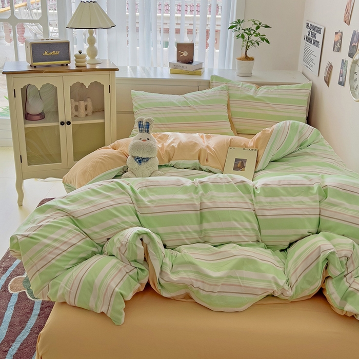 91家纺网 家纺一手货源 找家纺 卡迪熊家纺 2024新款亲肤水洗m学生四件套 条纹-绿拼杏