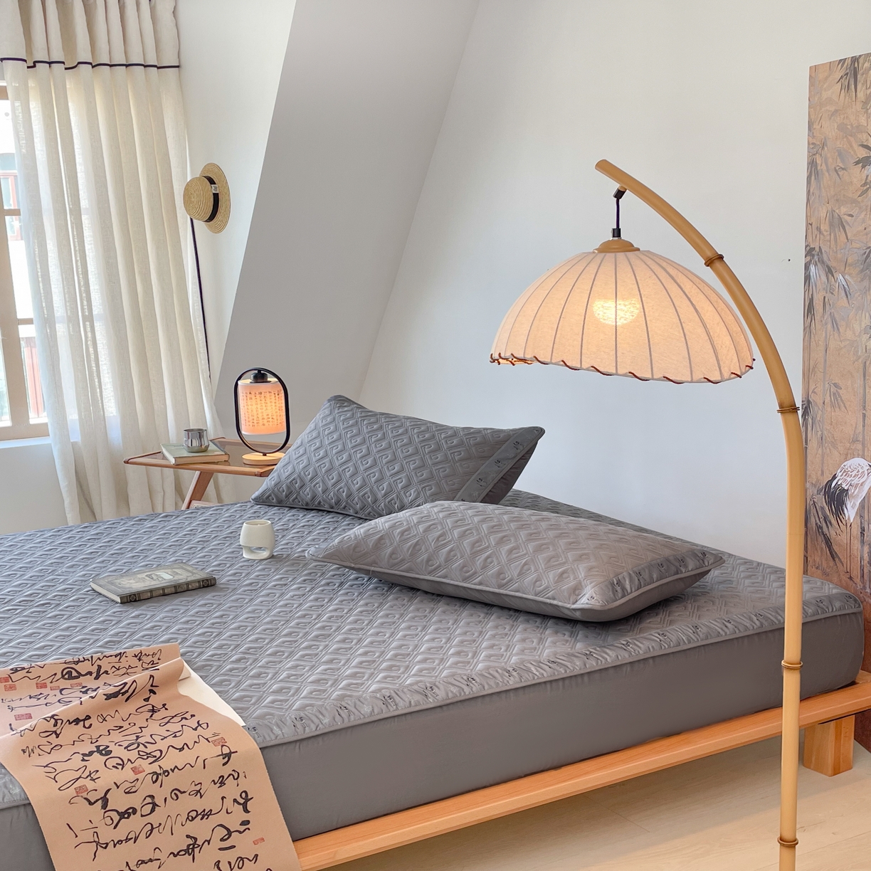 91家纺网 家纺一手货源 找家纺 豪选家纺 2025最新上市秋冬新品爆款国风纯棉新疆棉夹棉床笠四季款   国风-浅灰