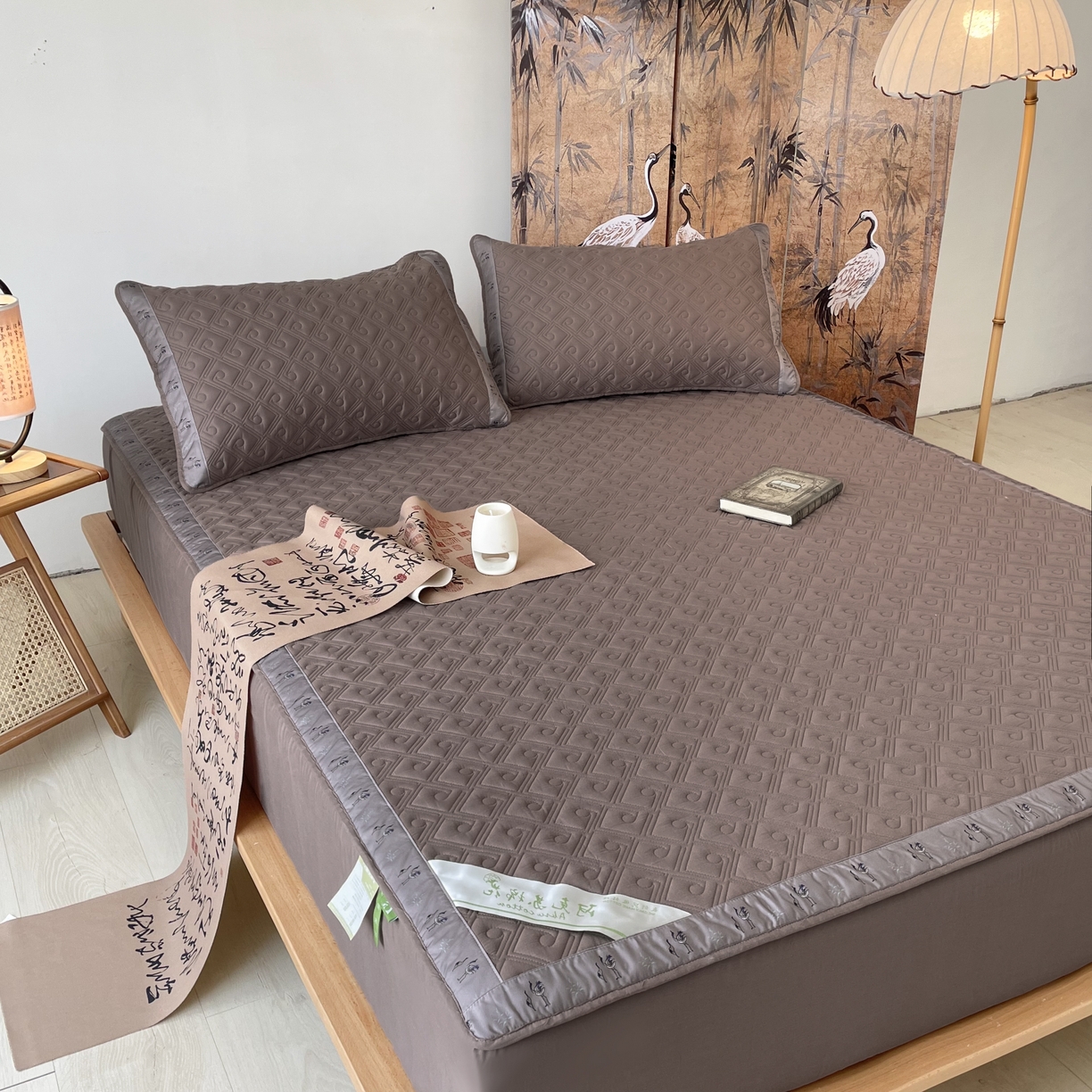 91家纺网 家纺一手货源 找家纺 豪选家纺 2025最新上市秋冬新品爆款国风纯棉新疆棉夹棉床笠四季款   国风-高贵咖色