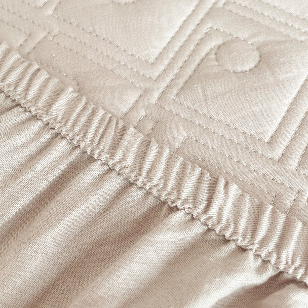 91家纺网 家纺一手货源 找家纺 豪选家纺 2025最新上市秋冬新品爆款国风纯棉新疆棉夹棉床笠四季款   国风-浅驼