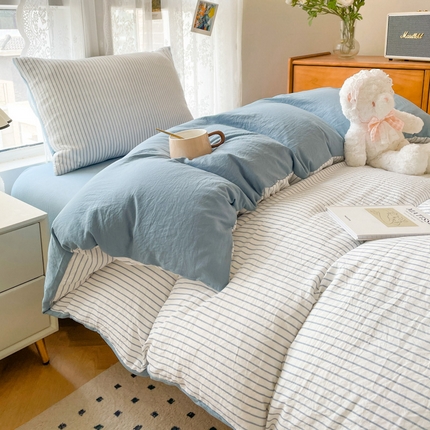 91家纺网 家纺一手货源 找家纺 悦织湾家纺 2025新款水洗棉纯色条纹小眼睛学生宿舍三件套 良品条纹蓝