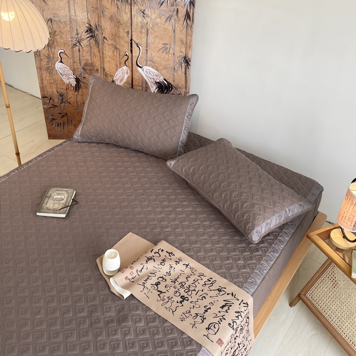 91家纺网 家纺一手货源 找家纺 豪选家纺 2025最新上市秋冬新品爆款国风纯棉新疆棉夹棉床笠四季款   国风-高贵咖色