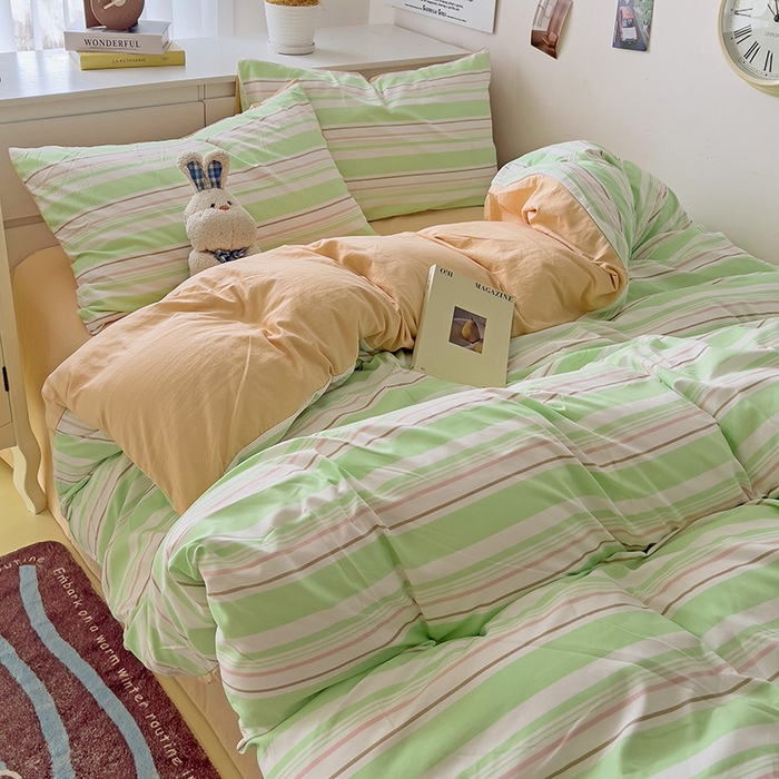 91家纺网 家纺一手货源 找家纺 卡迪熊家纺 2024新款亲肤水洗m学生四件套 条纹-绿拼杏