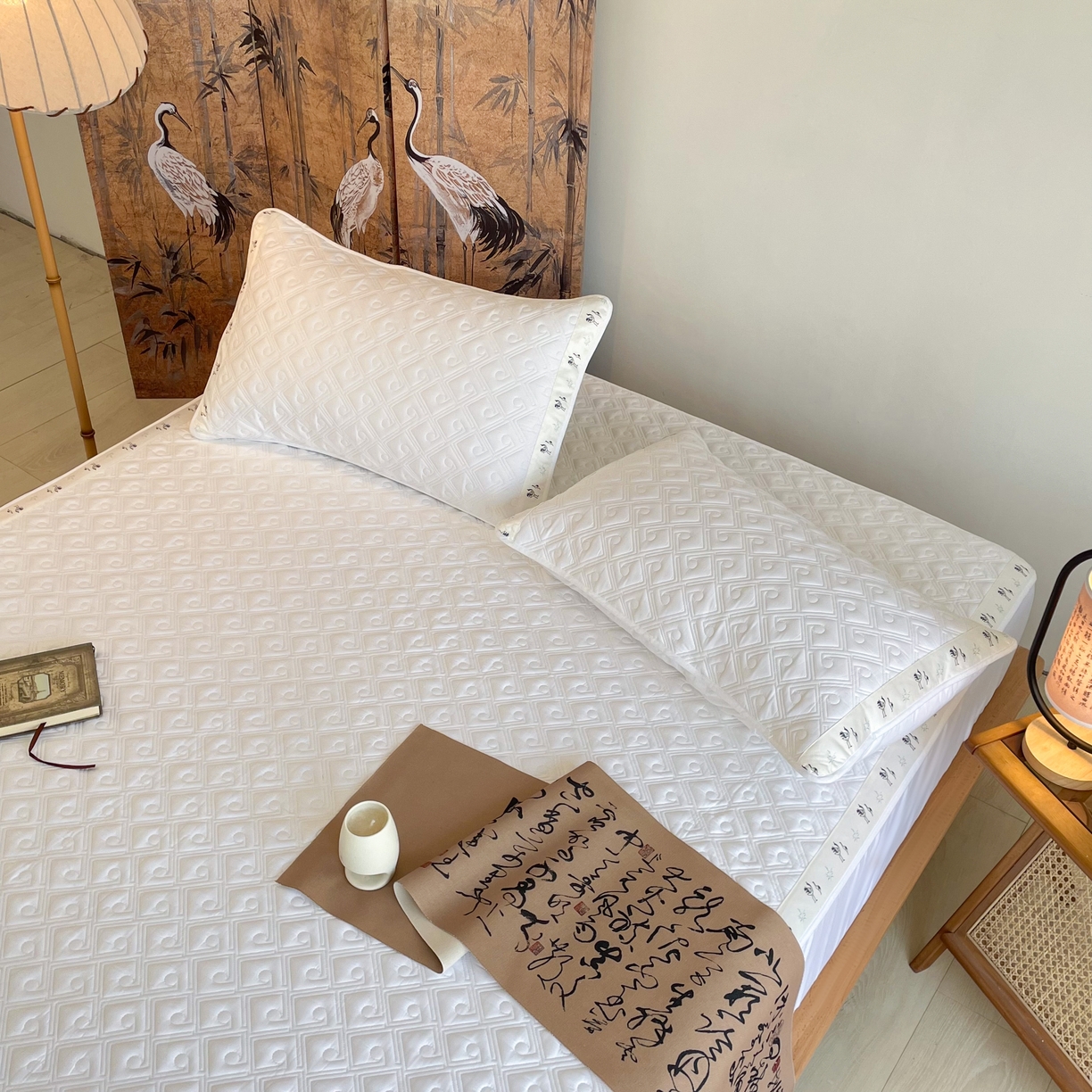 91家纺网 家纺一手货源 找家纺 豪选家纺 2025最新上市秋冬新品爆款国风纯棉新疆棉夹棉床笠四季款   国风-白色