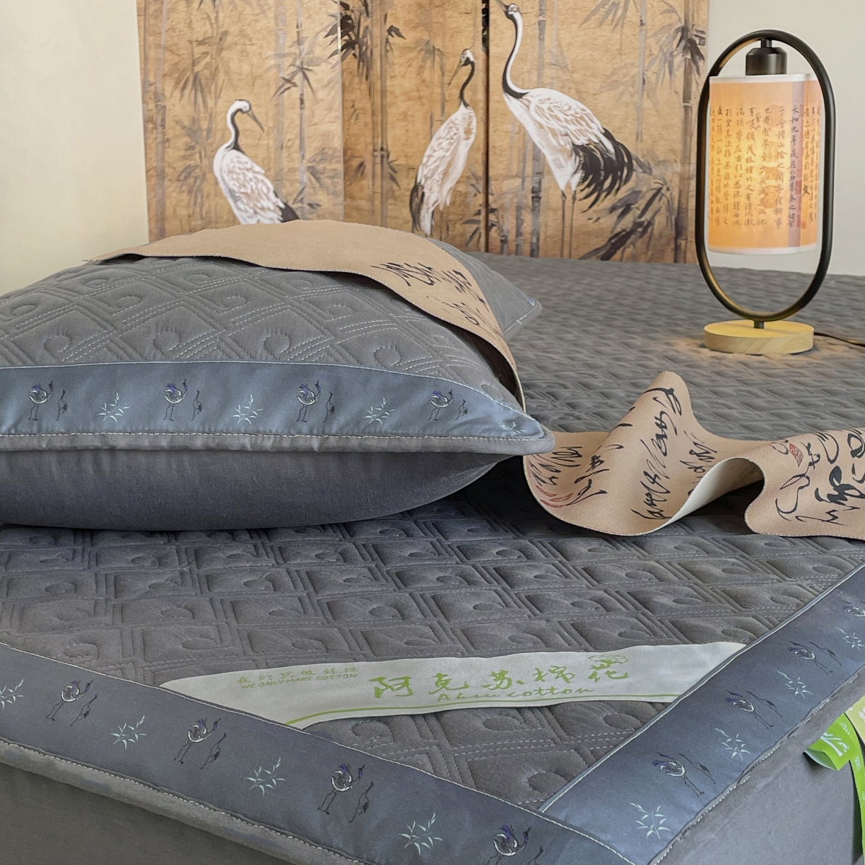 91家纺网 家纺一手货源 找家纺 豪选家纺 2025最新上市秋冬新品爆款国风纯棉新疆棉夹棉床笠四季款   国风-深灰