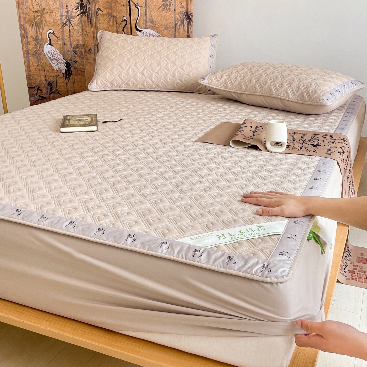 91家纺网 家纺一手货源 找家纺 豪选家纺 2025最新上市秋冬新品爆款国风纯棉新疆棉夹棉床笠四季款   国风-浅驼