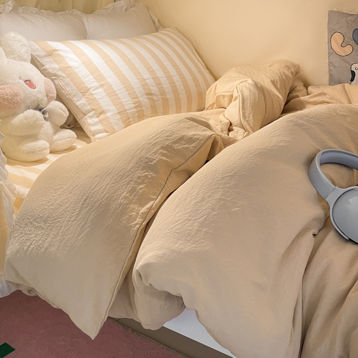 91家纺网 家纺一手货源 找家纺 悦织湾家纺 2025新款水洗棉纯色条纹小眼睛学生宿舍三件套 浅驼中条