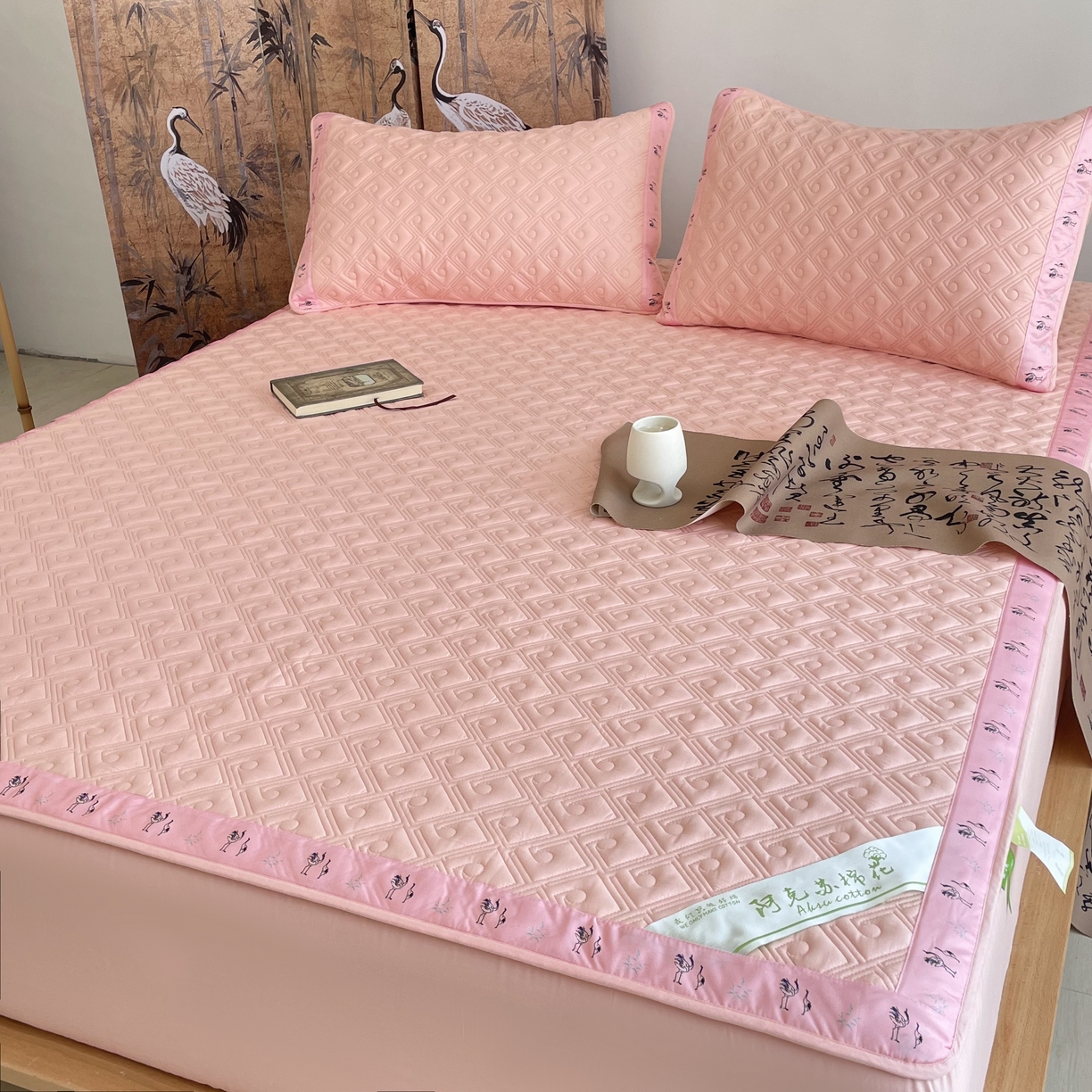 91家纺网 家纺一手货源 找家纺 豪选家纺 2025最新上市秋冬新品爆款国风纯棉新疆棉夹棉床笠四季款   国风-玉色