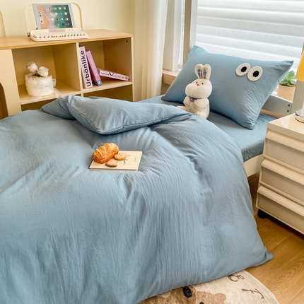 91家纺网 家纺一手货源 找家纺 悦织湾家纺 2025新款水洗棉纯色条纹小眼睛学生宿舍三件套 小眼睛蓝灰