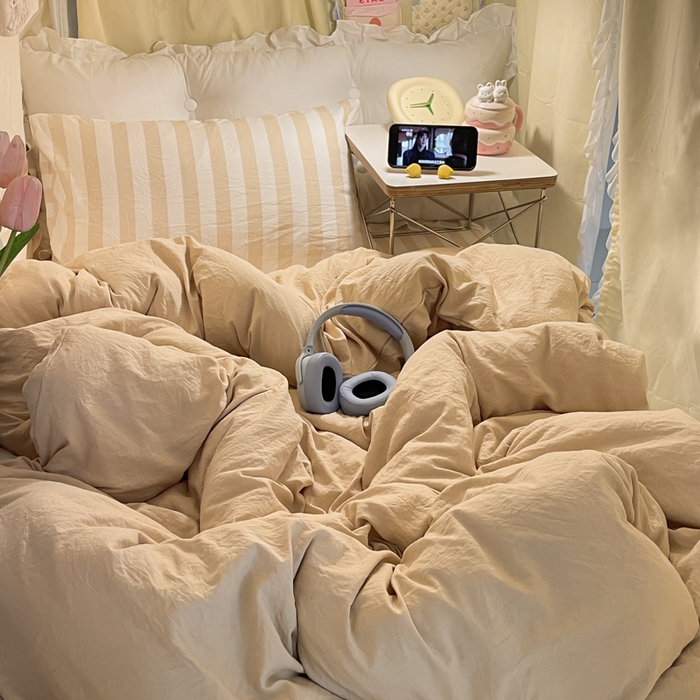 91家纺网 家纺一手货源 找家纺 悦织湾家纺 2025新款水洗棉纯色条纹小眼睛学生宿舍三件套 浅驼中条