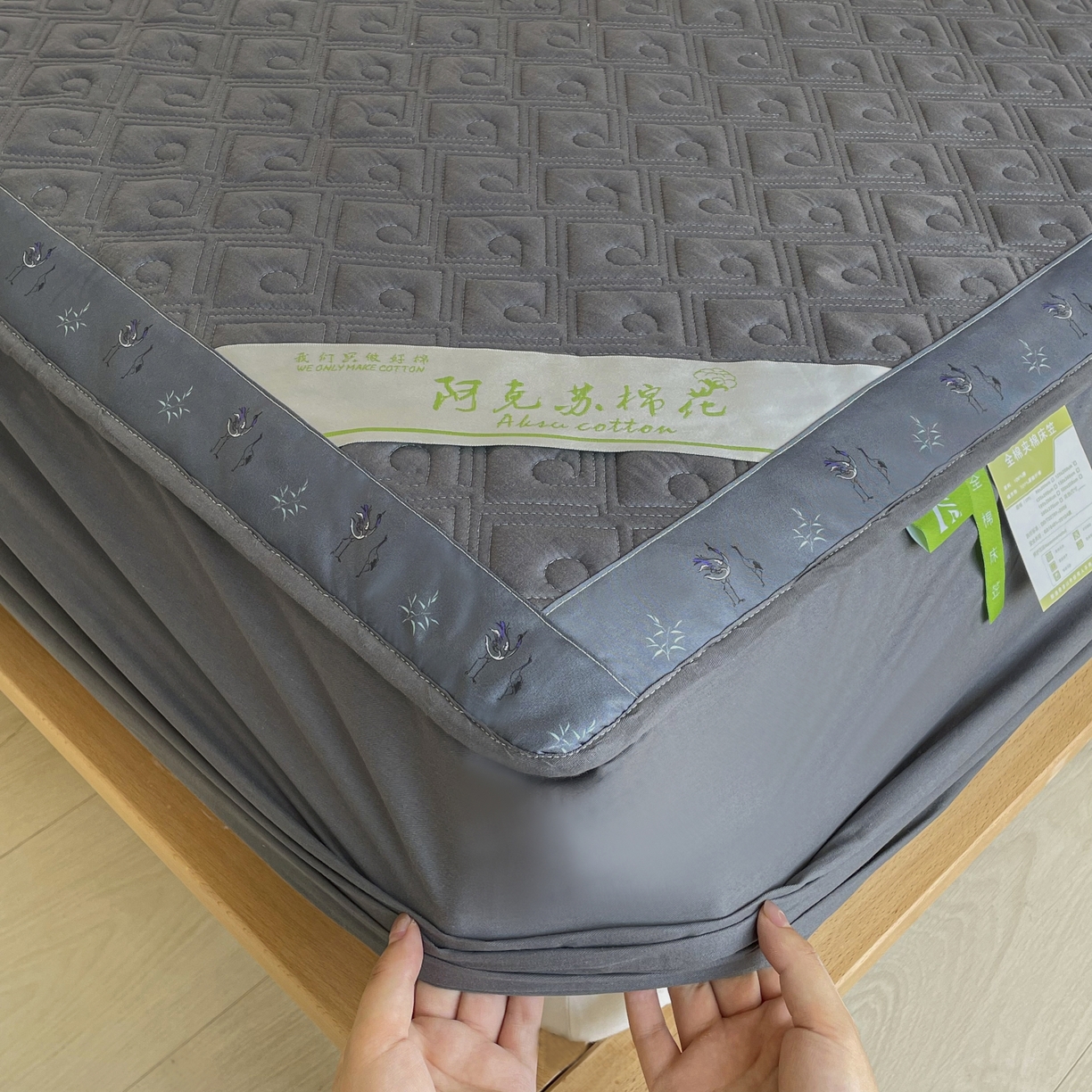 91家纺网 家纺一手货源 找家纺 豪选家纺 2025最新上市秋冬新品爆款国风纯棉新疆棉夹棉床笠四季款   国风-深灰