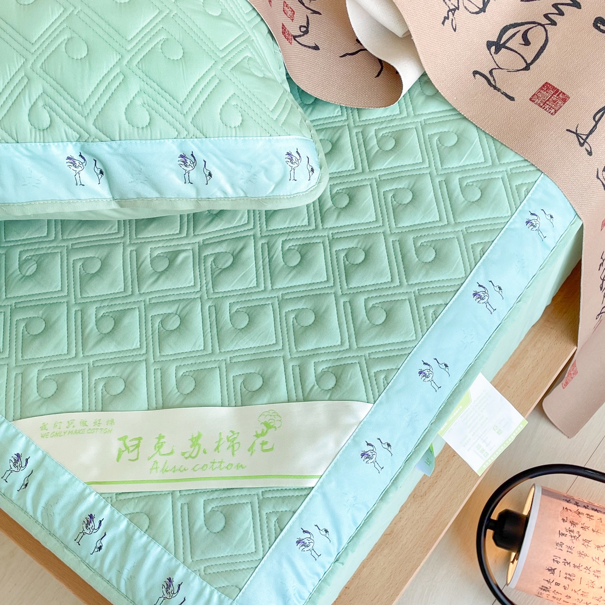 91家纺网 家纺一手货源 找家纺 豪选家纺 2025最新上市秋冬新品爆款国风纯棉新疆棉夹棉床笠四季款   国风-水绿