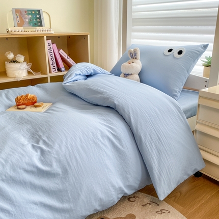 91家纺网 家纺一手货源 找家纺 悦织湾家纺 2025新款水洗棉纯色条纹小眼睛学生宿舍三件套 小眼睛天空蓝