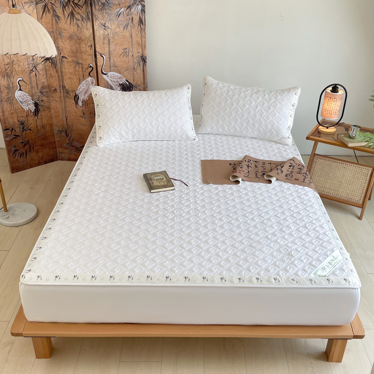 91家纺网 家纺一手货源 找家纺 豪选家纺 2025最新上市秋冬新品爆款国风纯棉新疆棉夹棉床笠四季款   国风-白色