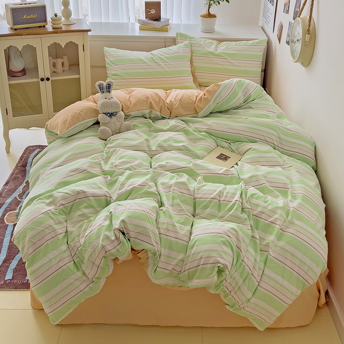 91家纺网 家纺一手货源 找家纺 卡迪熊家纺 2024新款亲肤水洗m学生四件套 条纹-绿拼杏