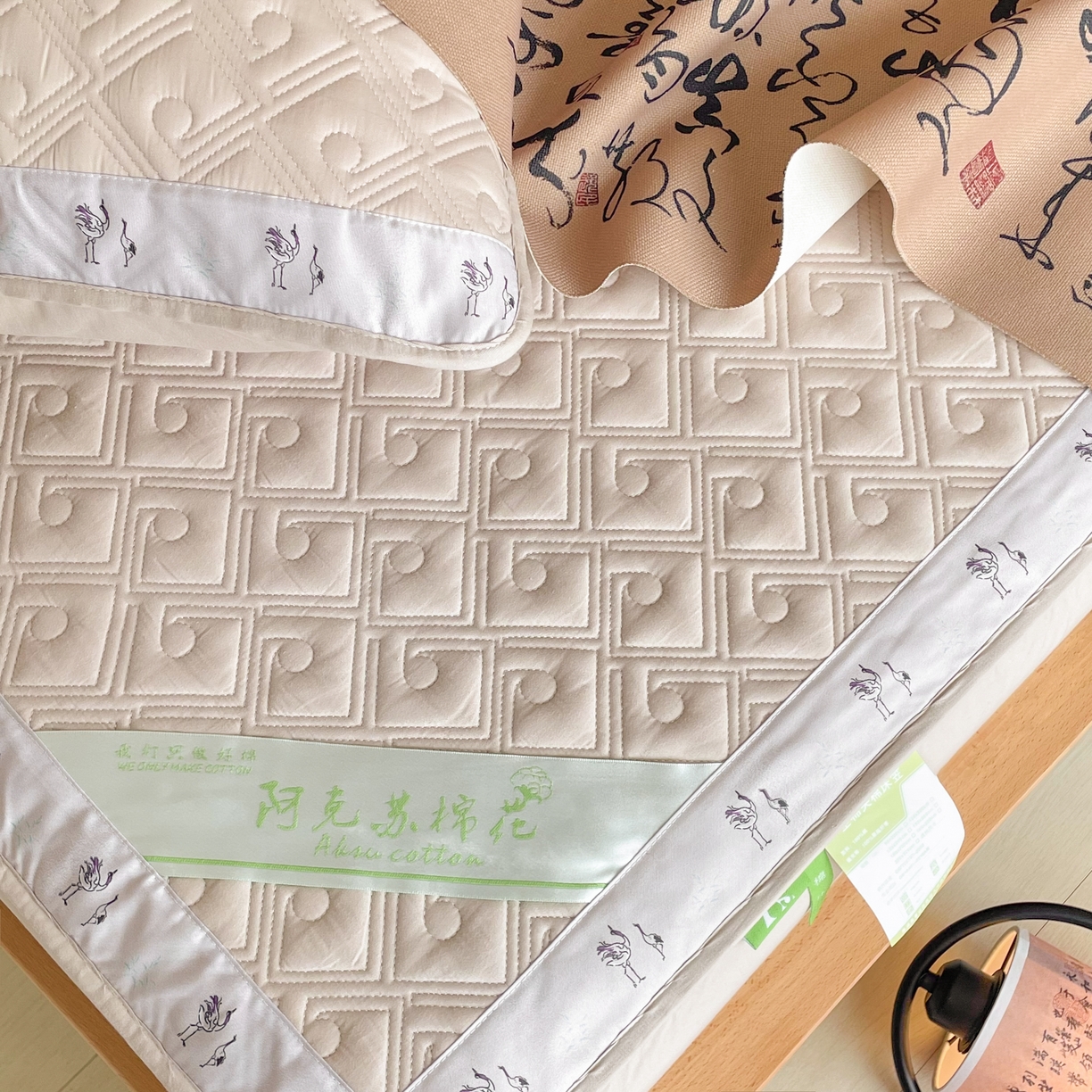 91家纺网 家纺一手货源 找家纺 豪选家纺 2025最新上市秋冬新品爆款国风纯棉新疆棉夹棉床笠四季款   国风-浅驼