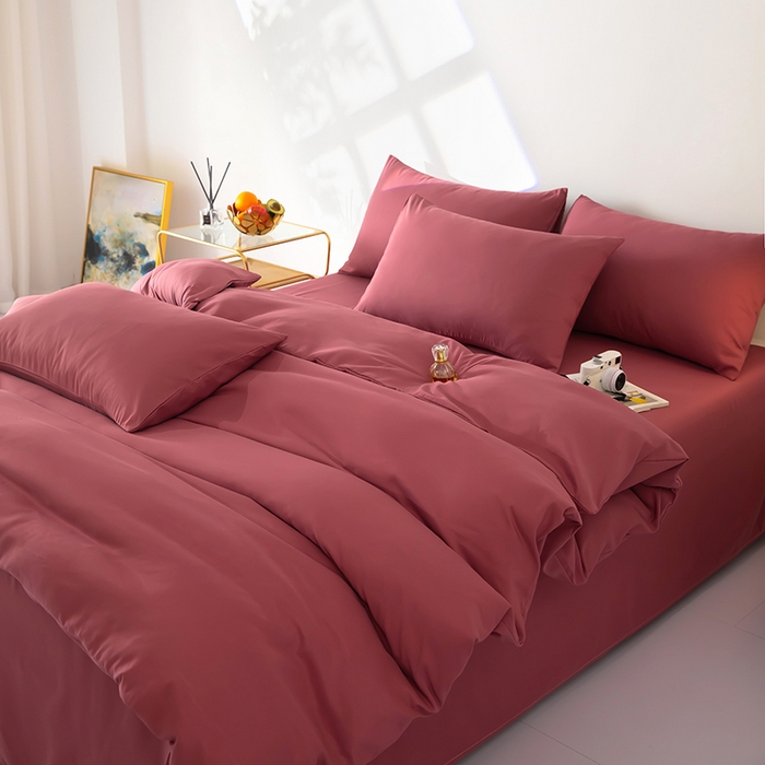 91家纺网 家纺一手货源 找家纺 梦莱家纺 2024新款亲肤磨毛纯色拼色轻奢系列四件套 深红