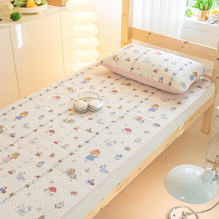 91家纺网 家纺一手货源 找家纺 X猫先生  2024新款小清新印花全棉床盖学生床盖套件-跑量款 5蛋糕女孩