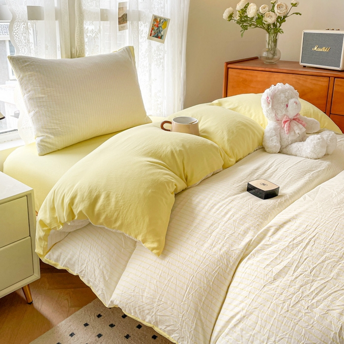 91家纺网 家纺一手货源 找家纺 悦织湾家纺 2025新款水洗棉纯色条纹小眼睛学生宿舍三件套 良品条纹奶黄