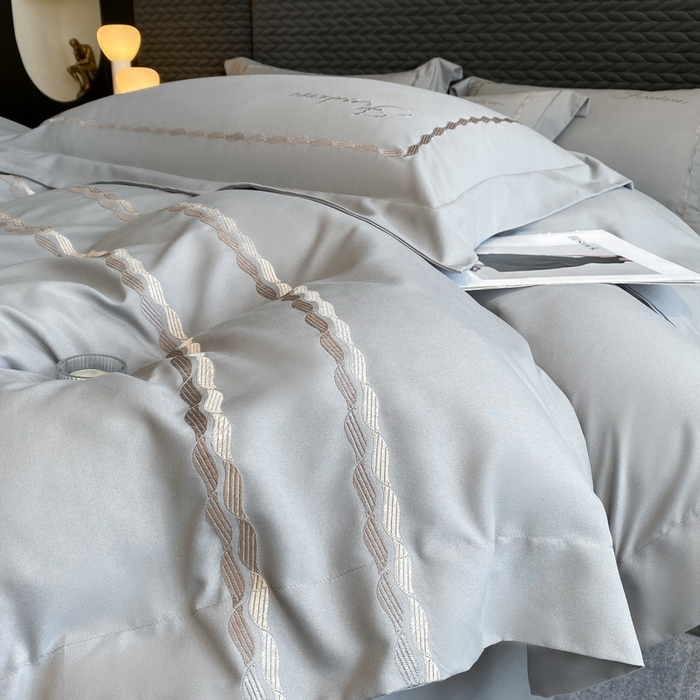 91家纺网 家纺一手货源 找家纺  青柚 2024新款亲肤棉磨毛轻奢刺绣四件套-邂逅 邂逅-绅士灰